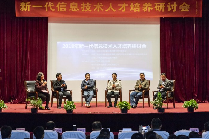 1542680443316799.jpg 论坛交流_副本.jpg