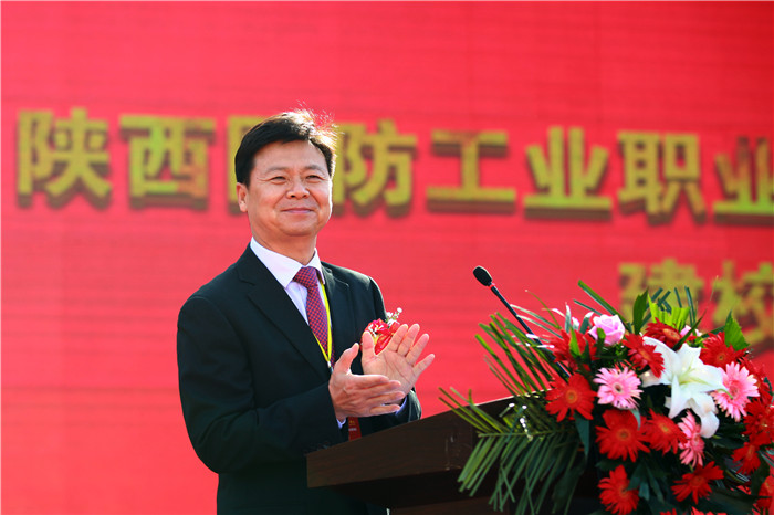 1538208491693026.jpg 陕西国防学院党委书记张卫平主持大会.jpg