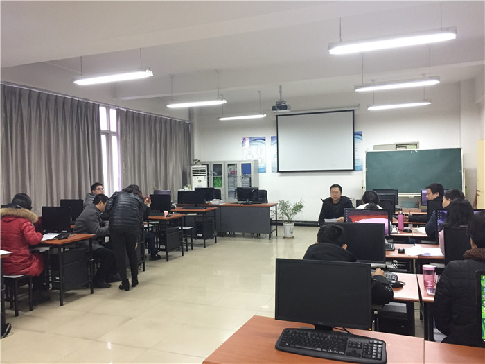 1515751356653007.jpg 与会人员对照检查 深入剖析.jpg