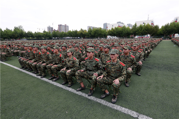 1536026050139689.jpg 军训学生_副本.jpg