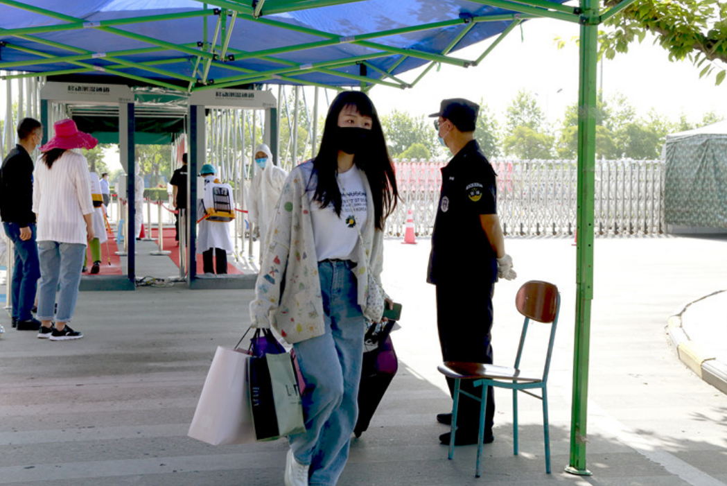 正在上传... a5c8eba6fafc5c84590564185766cc1a.png