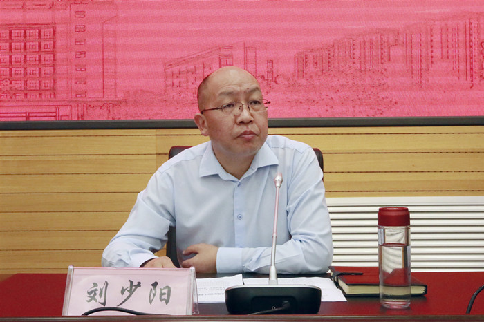 1562550380131371.jpg 刘少阳_副本.jpg