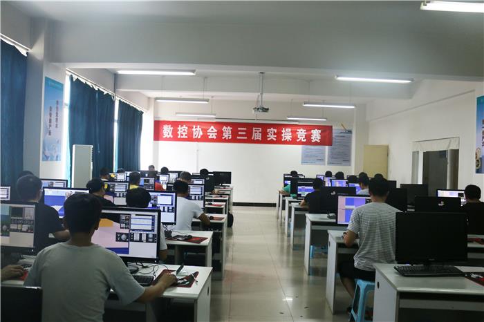 1498553756827329.jpg 理论赛场_副本.jpg