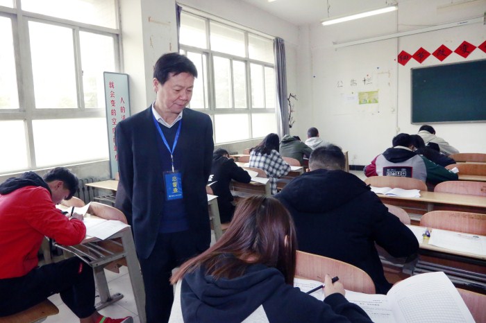 1553344858459794.jpg 2校领导巡视考场_副本.jpg