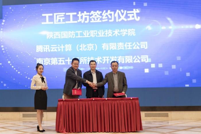 1542680452804393.jpg 签约仪式_副本.jpg