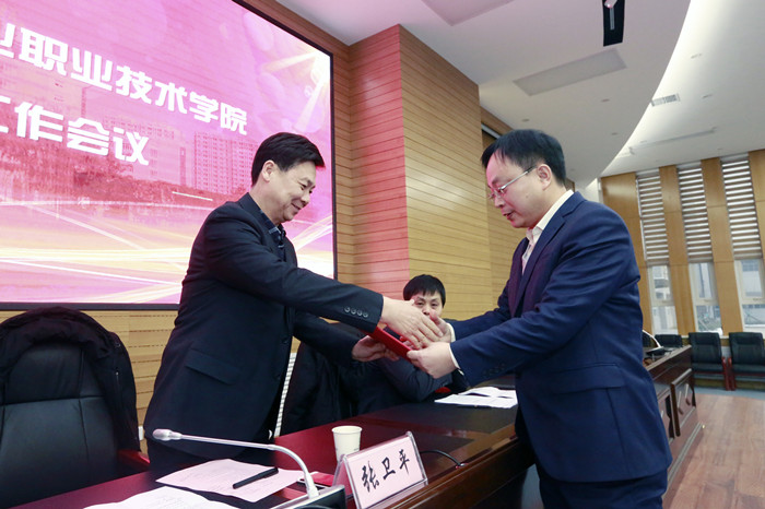 1568255808701547.jpg 2019年科研工作会颁奖仪式_副本.jpg