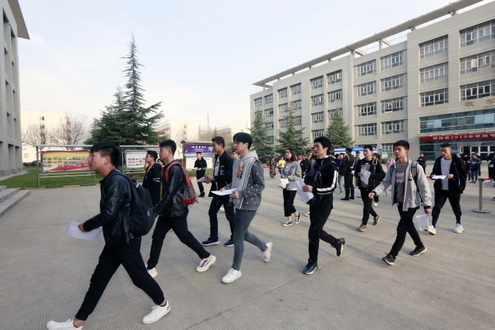 1553353734385091.jpg 1.考生进入考场_副本.jpg