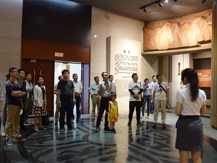 1528686134987493.jpg 参观渭南市博物馆_副本.jpg