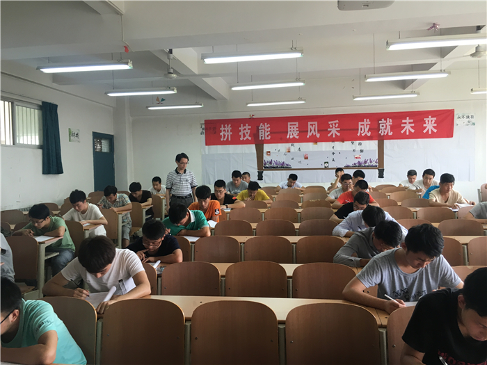 1498553689242699.jpg 笔试赛场.jpg