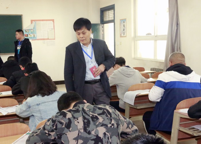 1553344873113479.jpg 3校领导巡视考场_副本.jpg